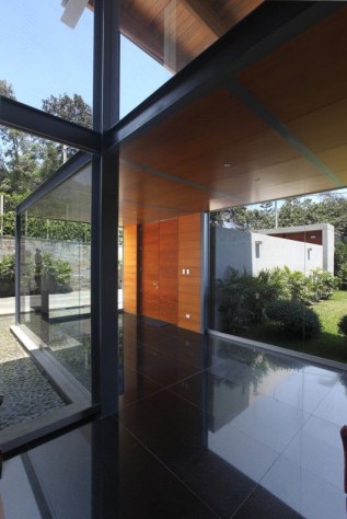 la structure métallique apporte à la maison une ambiance résolument moderne
